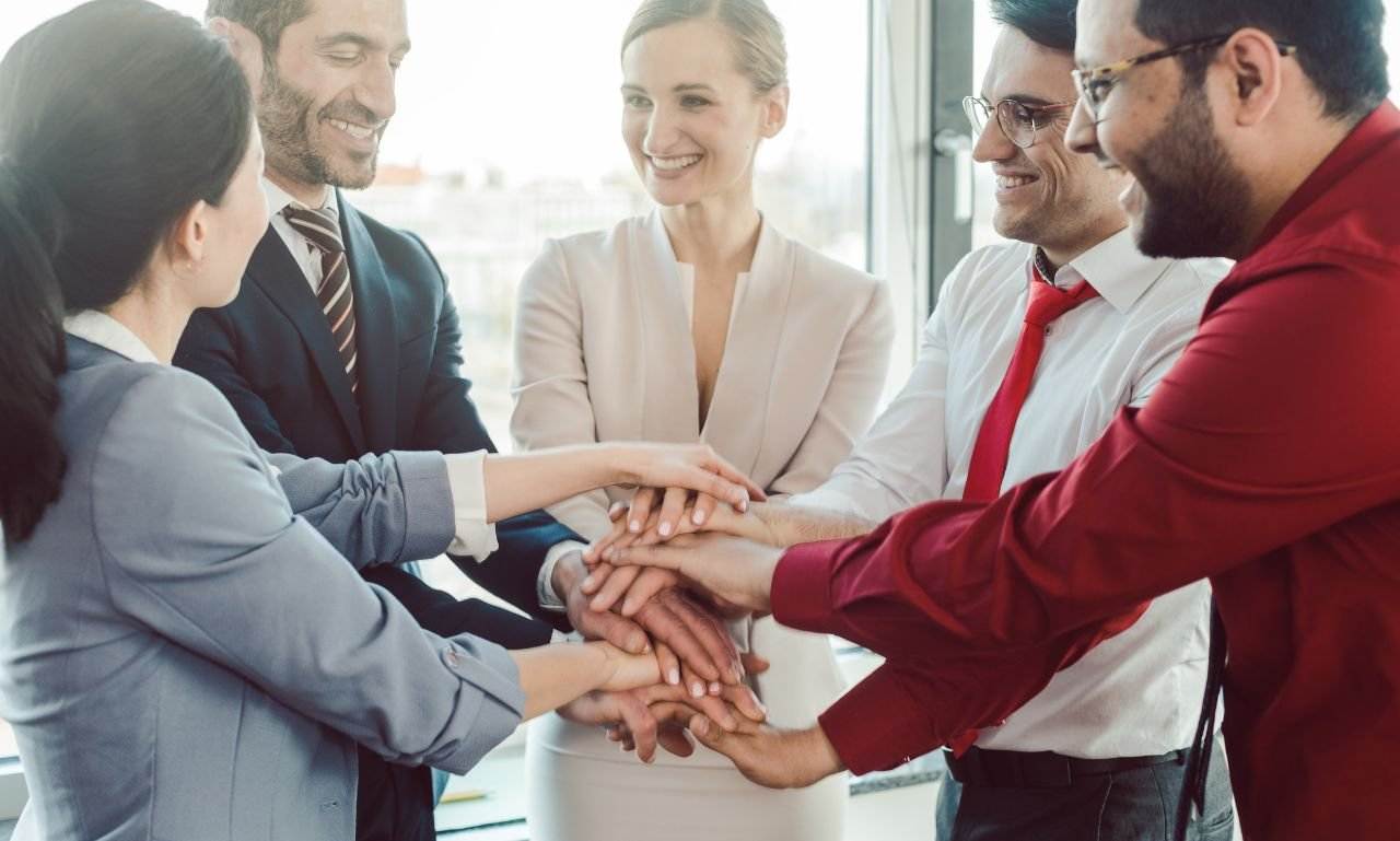 A business owner meeting with a payroll specialist.